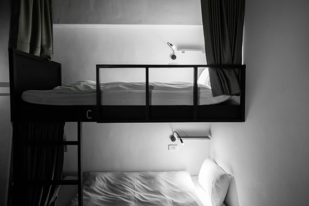 Фото We Come Hostel