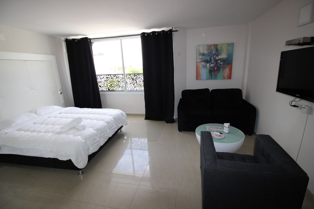 Фото Rich Royal Suites