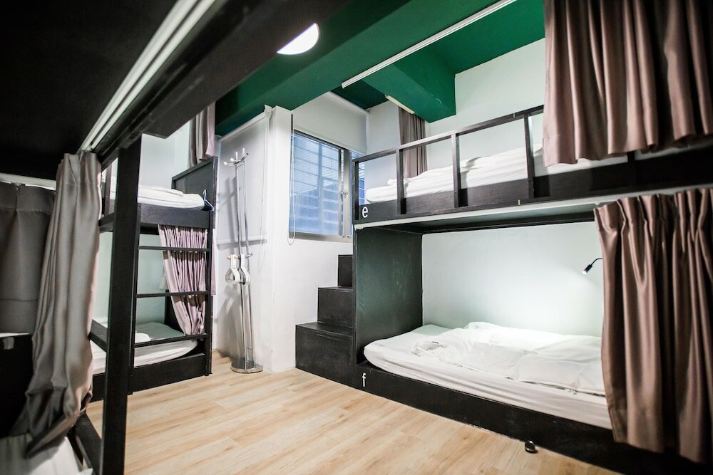 Фото We Come Hostel