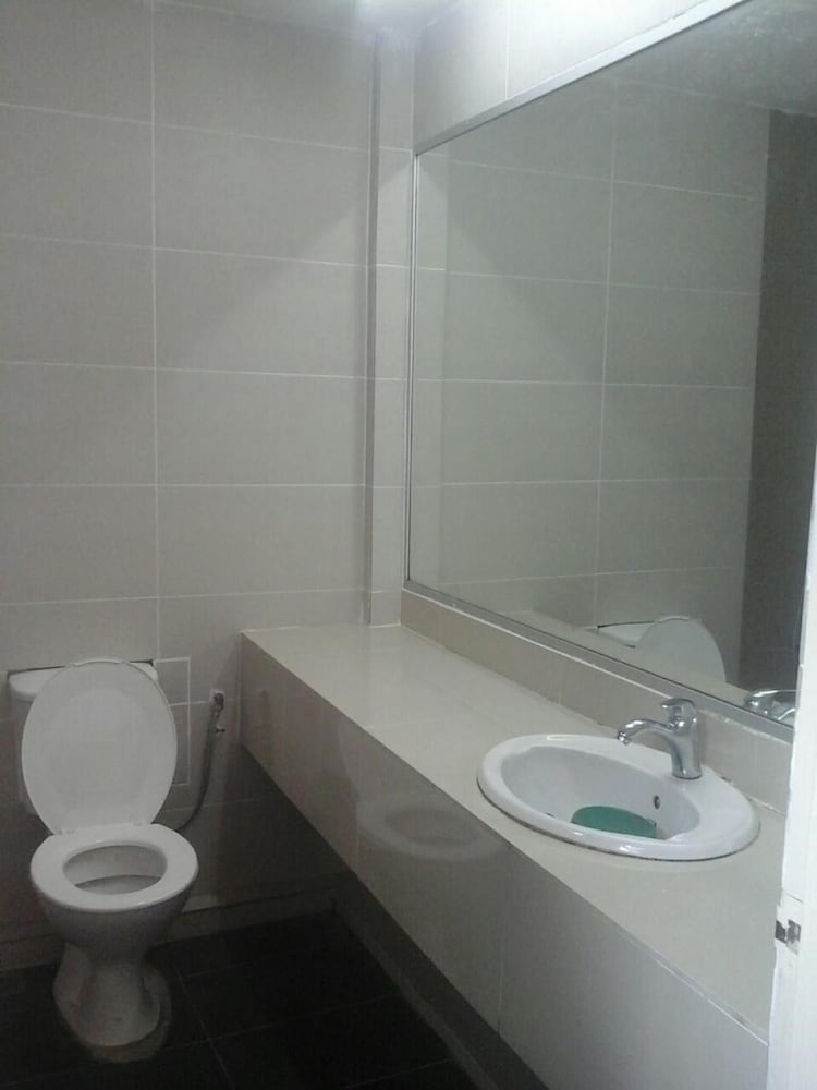 Фото Raja Inn Hotel