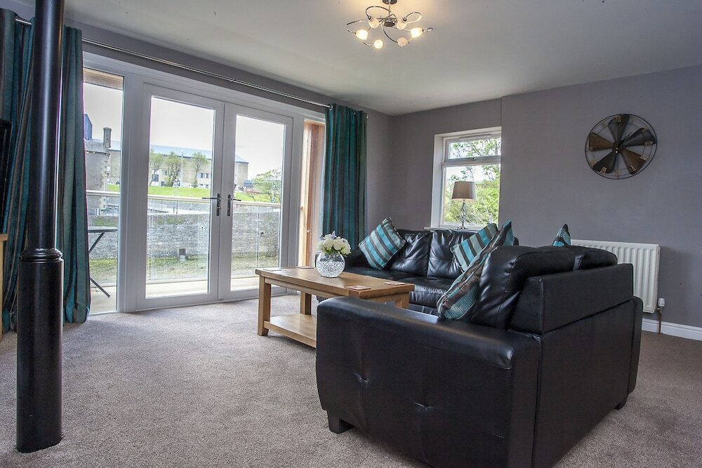 Фото Riverside Apartments