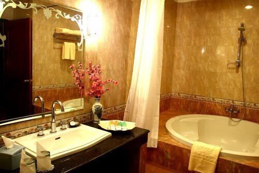 Фото Hotel Grand Tiga Mustika