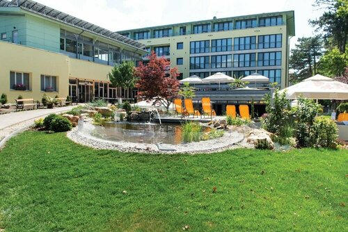 Гостиница SunGarden Wellness and Conference Hotel в Шиофоке