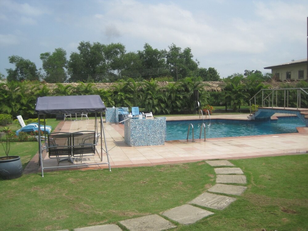 Фото Axari Hotel & Suites