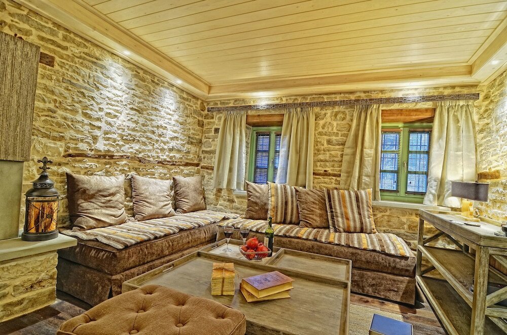 Фото Aithrio Guesthouse