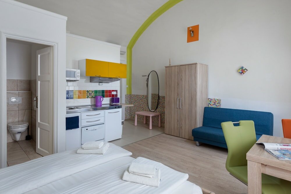 Фото Amber Gardenview Studios