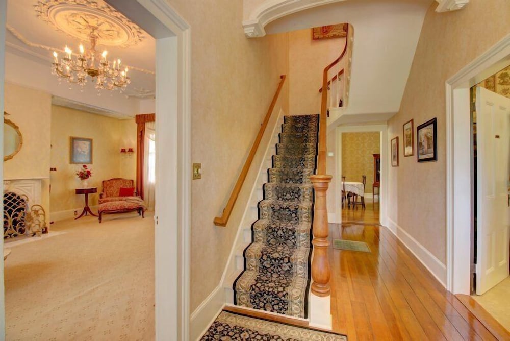 Фото Bybee's Historic Inn