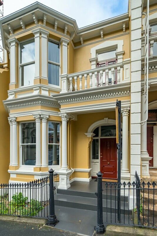Апартаменты Inner City Elegance on Stuart Street