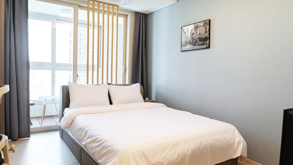 Фото The November Stay in Landmark