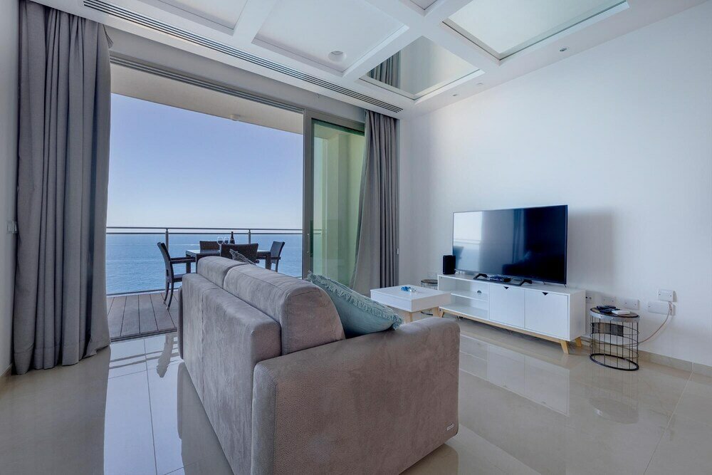 Фото Super Luxury Apartment in Tigne Point, Amazing Sea Views