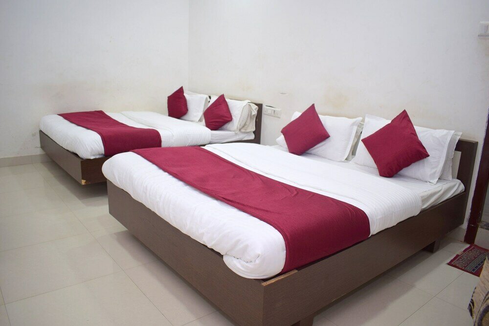 Фото Hotel Surbhi