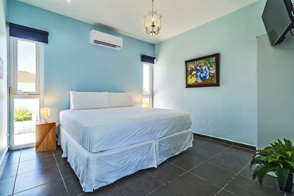 Фото Stunning Modern Home, Near Beaches Full Ac