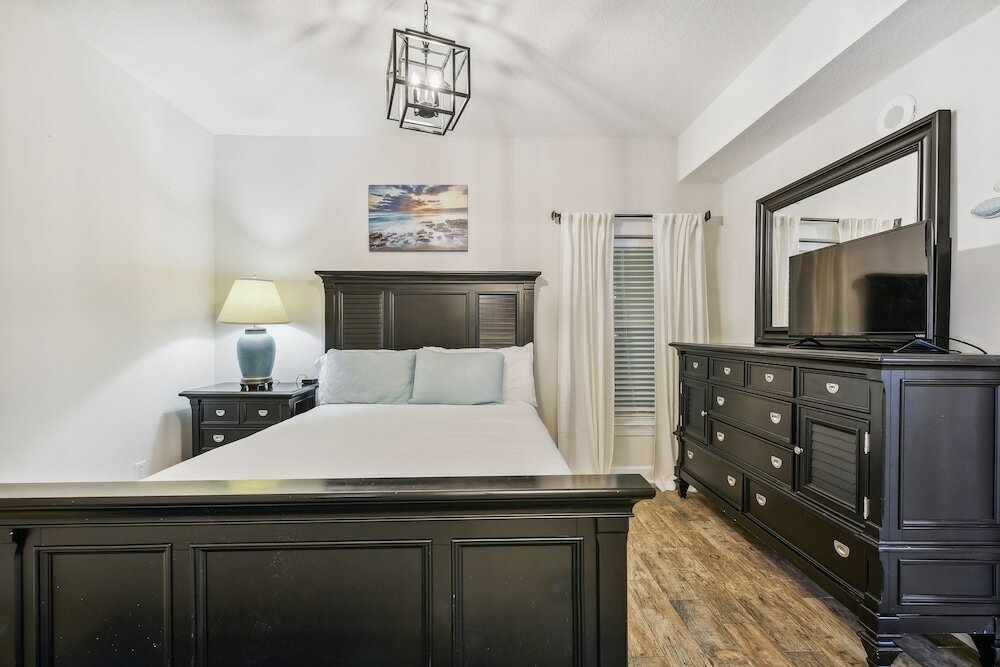 Фото Tropic Winds by Book That Condo