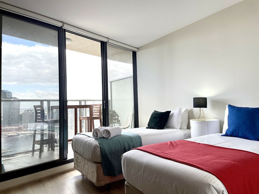 Фото Readyset Apartments Stadium South