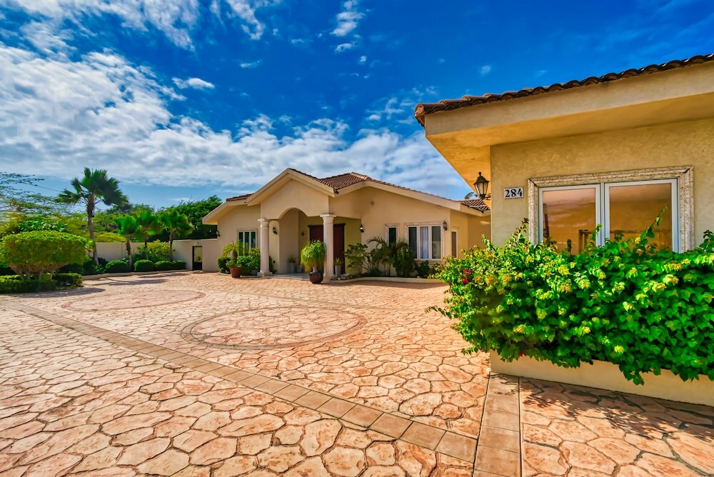 Фото Private Beach Ocean Front Boat Dock Tiki Bar