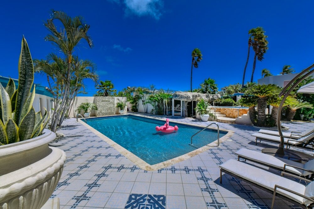 Фото Massive Oceanfront Villa - SPA - Sauna - Gameroom - Malmok!