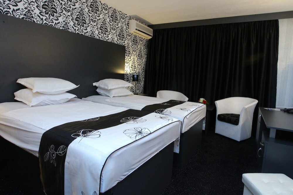 Фото Grand Hotel Shumen