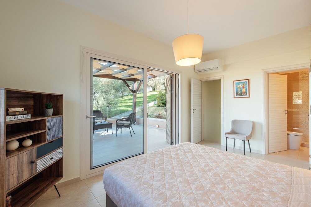 Фото Villa Breeze & Villa Coco by Konnect Avlaki Beach