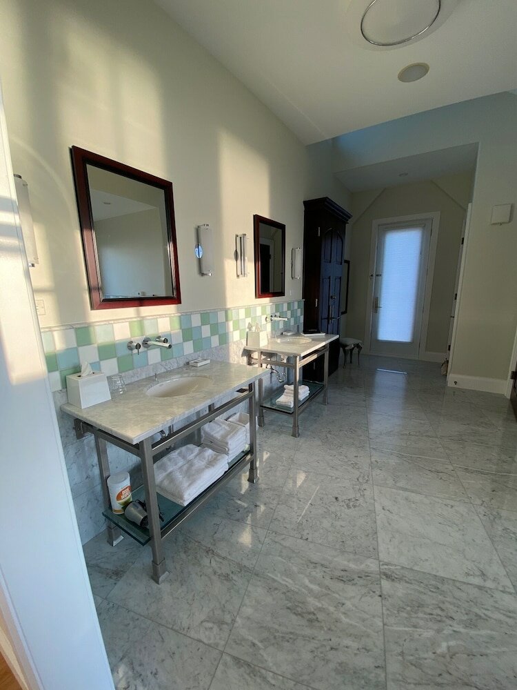 Фото 45 Steps - The Culinary Beachside Inn