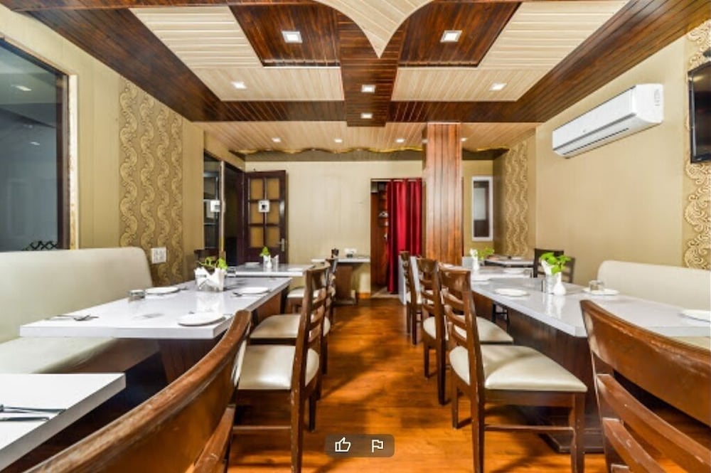 Фото Ikon Residency Near Fortis Escorts Hospital