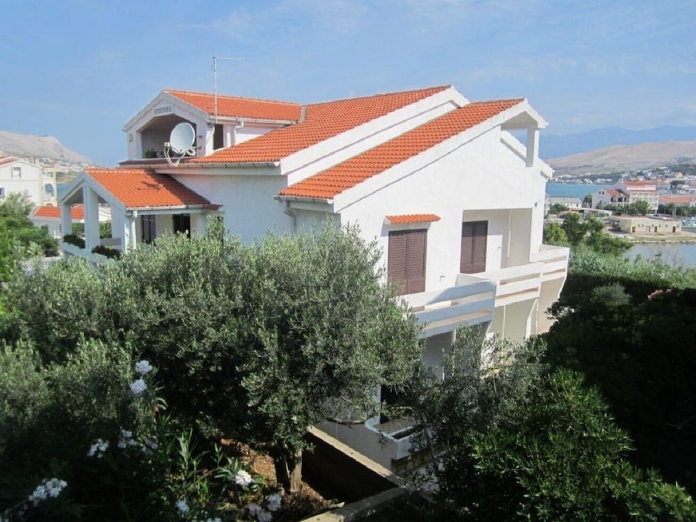 Фото Mate - Free Parking - A4