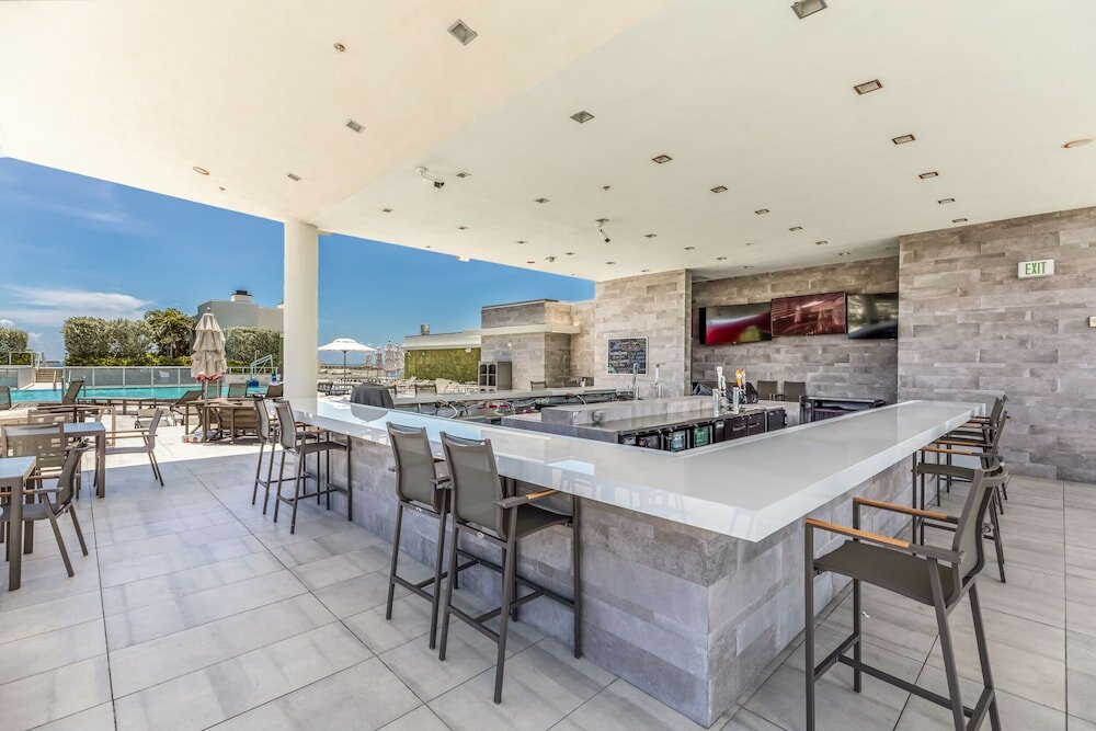 Фото Stylish Private Beach Condo Hollywood