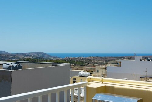 Гостиница Summer Breeze with Panoramic terrace by Getaways Malta