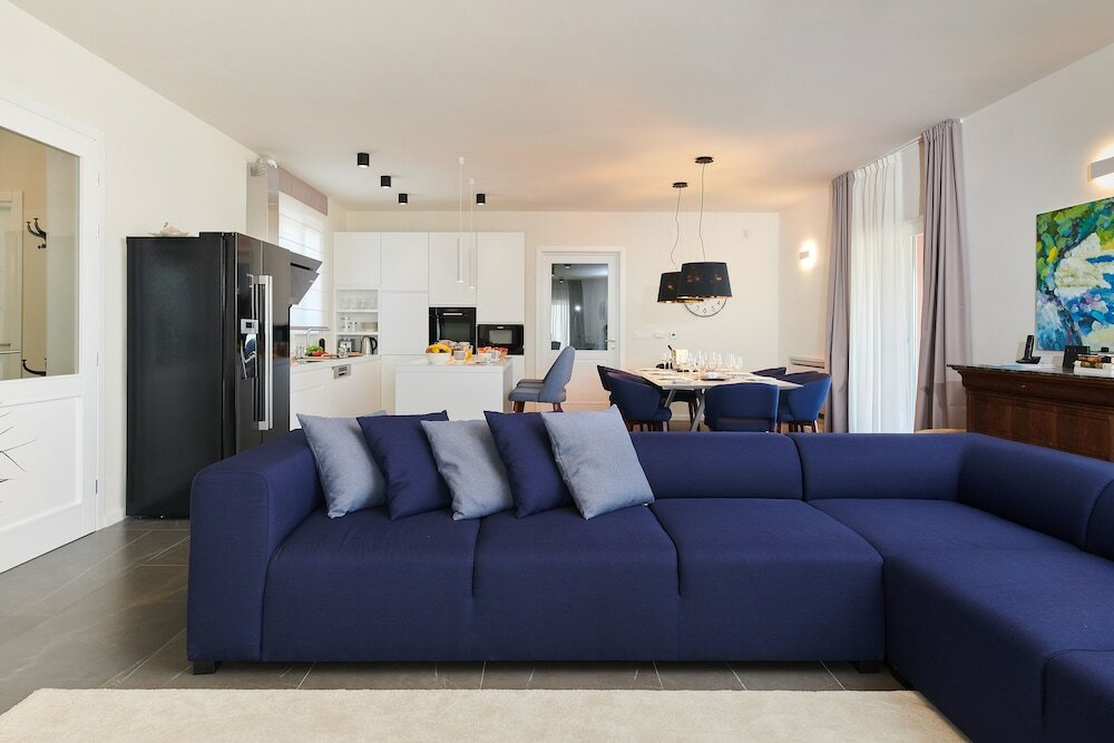 Фото Rainis Hill Top Villa