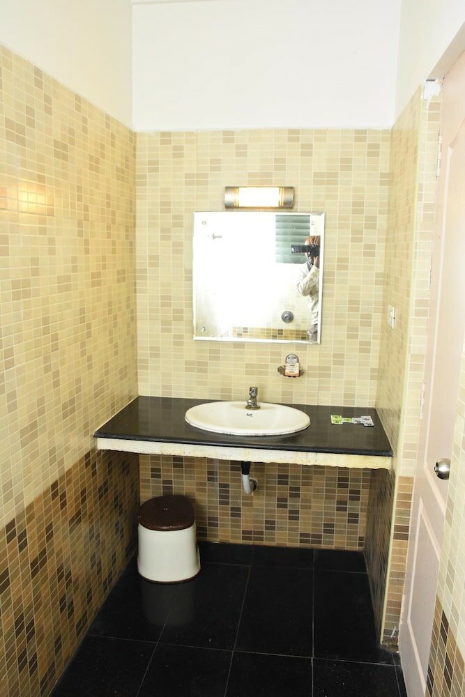 Фото Hotel Jothimani