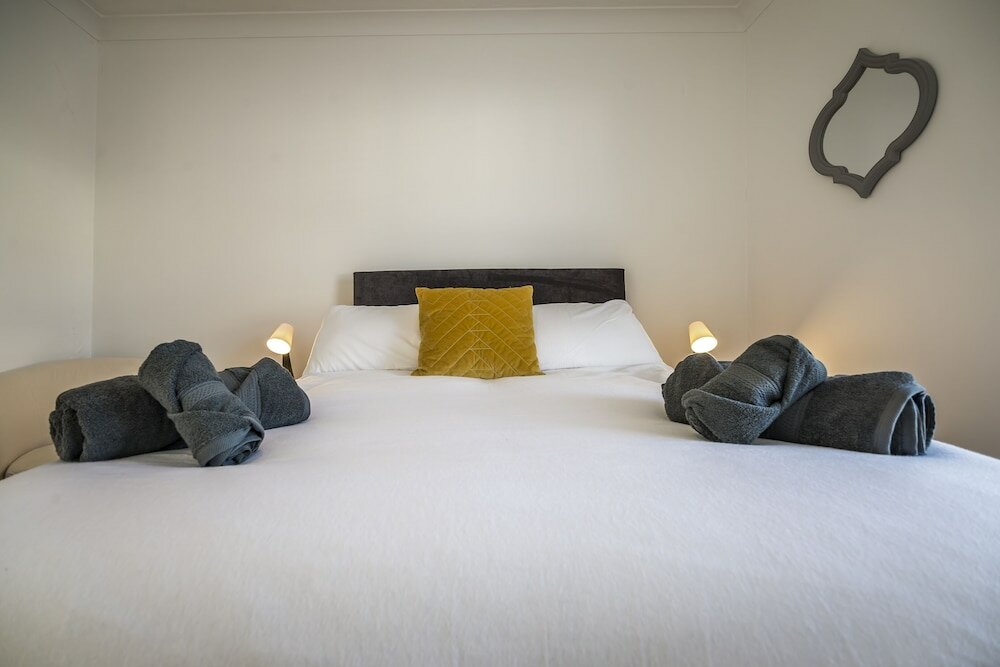 Фото Ivydene - 3 Bedroom Holiday Home - Tenby