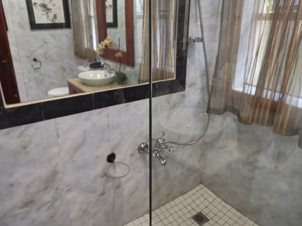 Фото Erasmus Manor Guest House