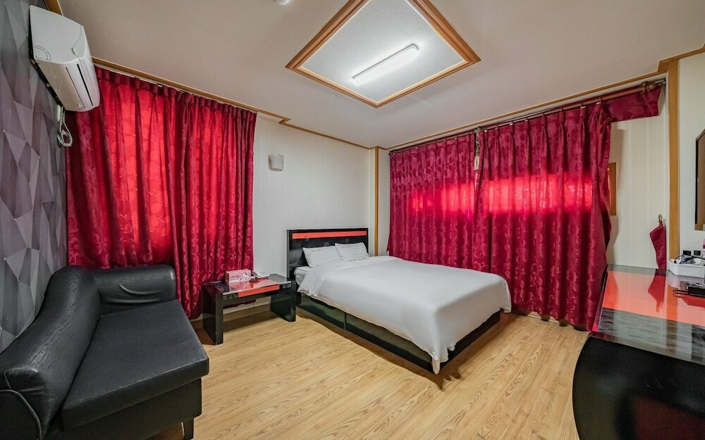 Фото Jeju Happy Hotel