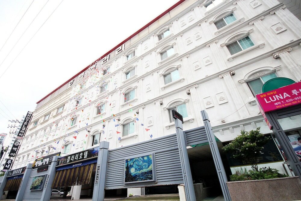 Фото отеля 1