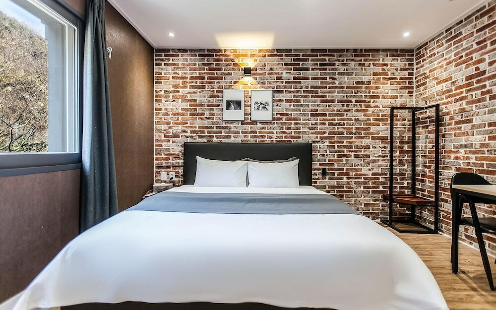 Фото Changwon Jinhae Yongwon Brown Dot Hotel