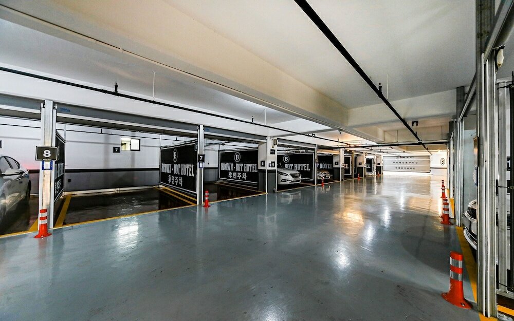 Фото Changwon Jinhae Yongwon Brown Dot Hotel