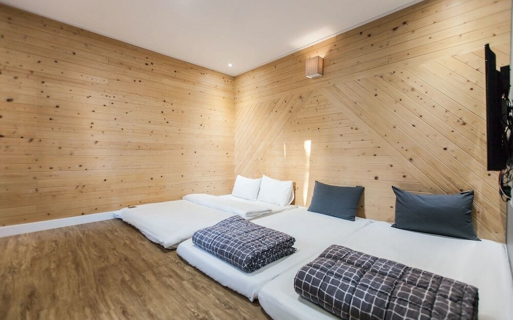 Фото Changwon Jinhae Yongwon Brown Dot Hotel