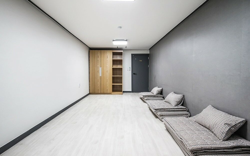 Фото Geoje Hotel Deluxe and Guest House