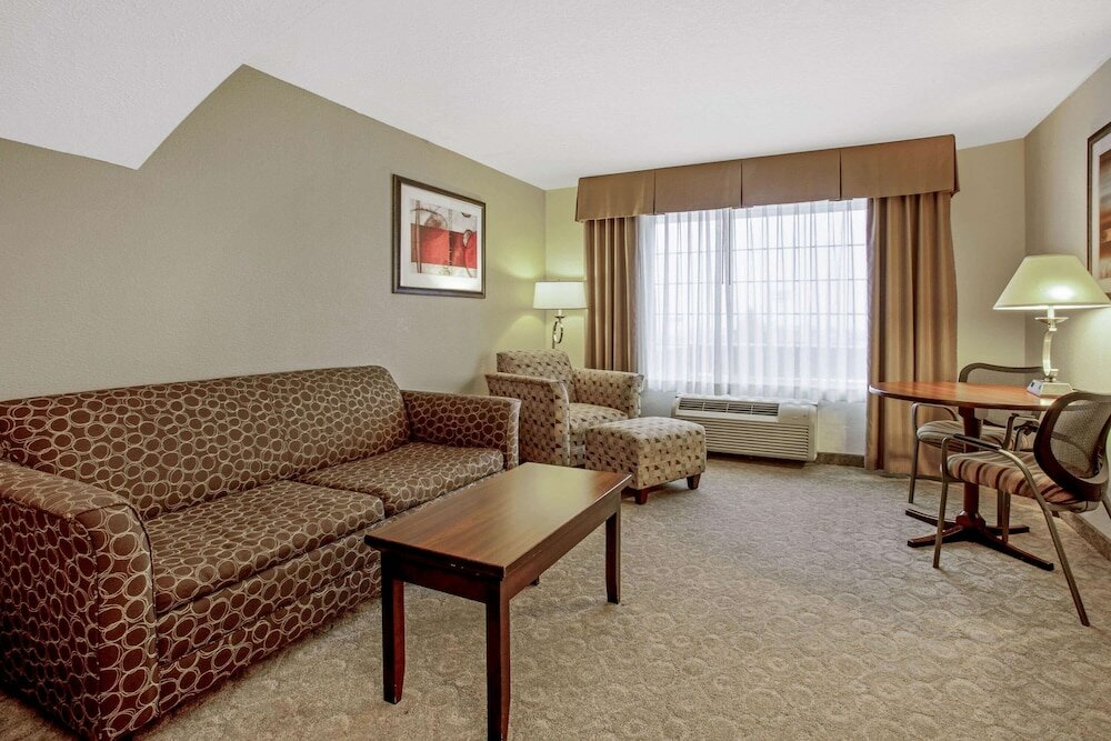 Фото La Quinta Inn & Suites by Wyndham Bismarck