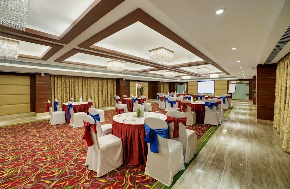 Фото Ramada by Wyndham Ahmedabad