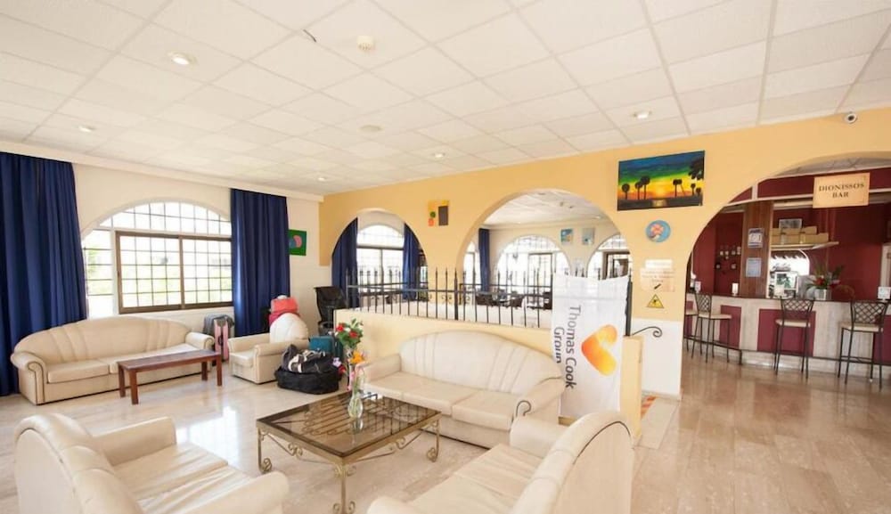 Фото Cosmelenia Hotel Apartments