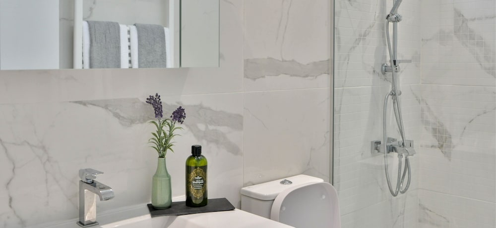 Фото Phaedrus Living Seaview Luxury Marina Court 213