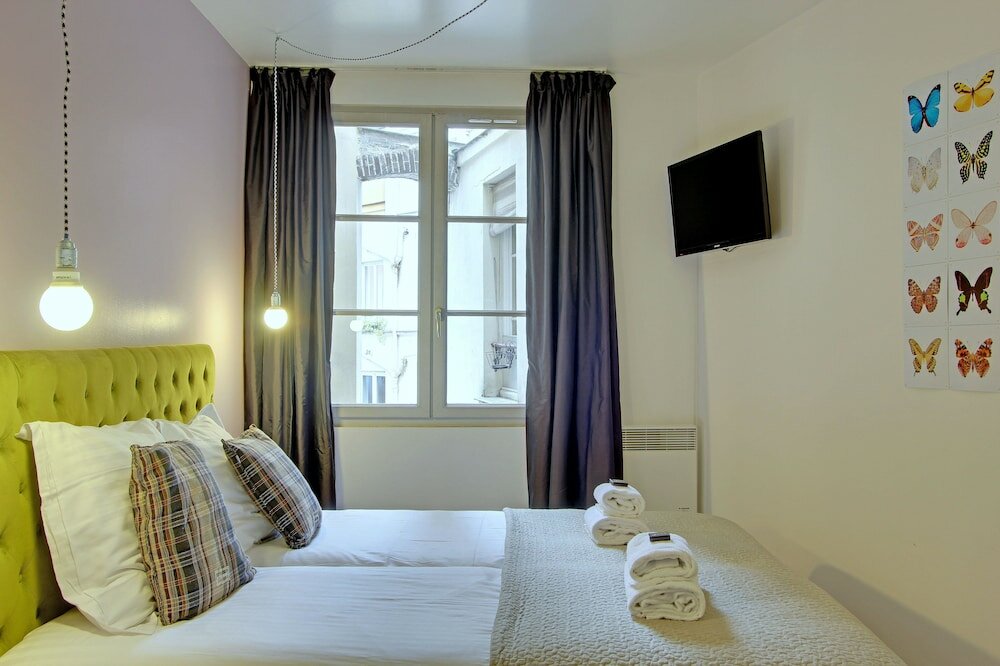 Фото Short Stay Group Museum View Serviced Apartments