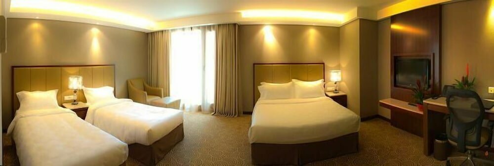 Фото Huatian Chinagora Hotel