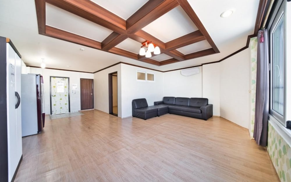 Фото Yangyang Hajodae Conto Hotel Pension