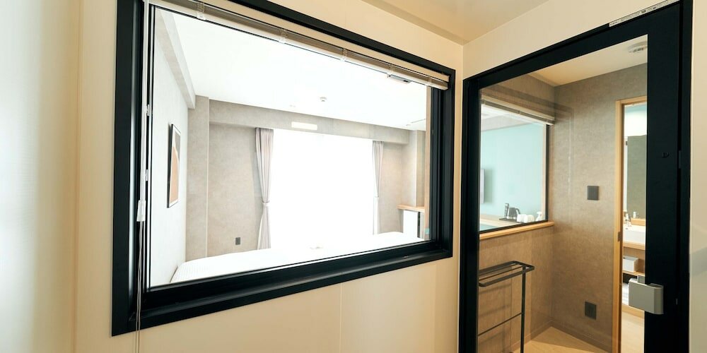 Фото Lacer Okinawa Naha Tomariport