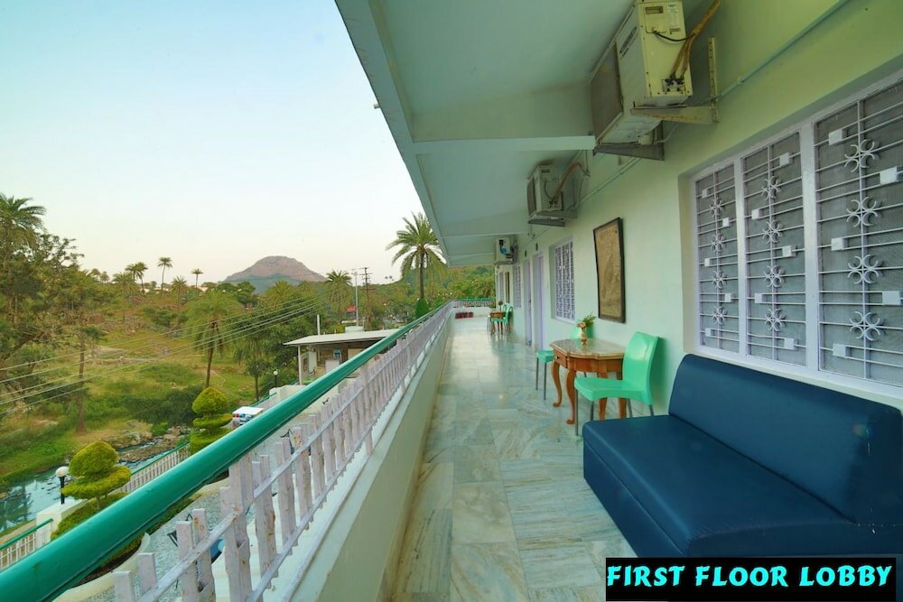 Фото Hotel Karnavati