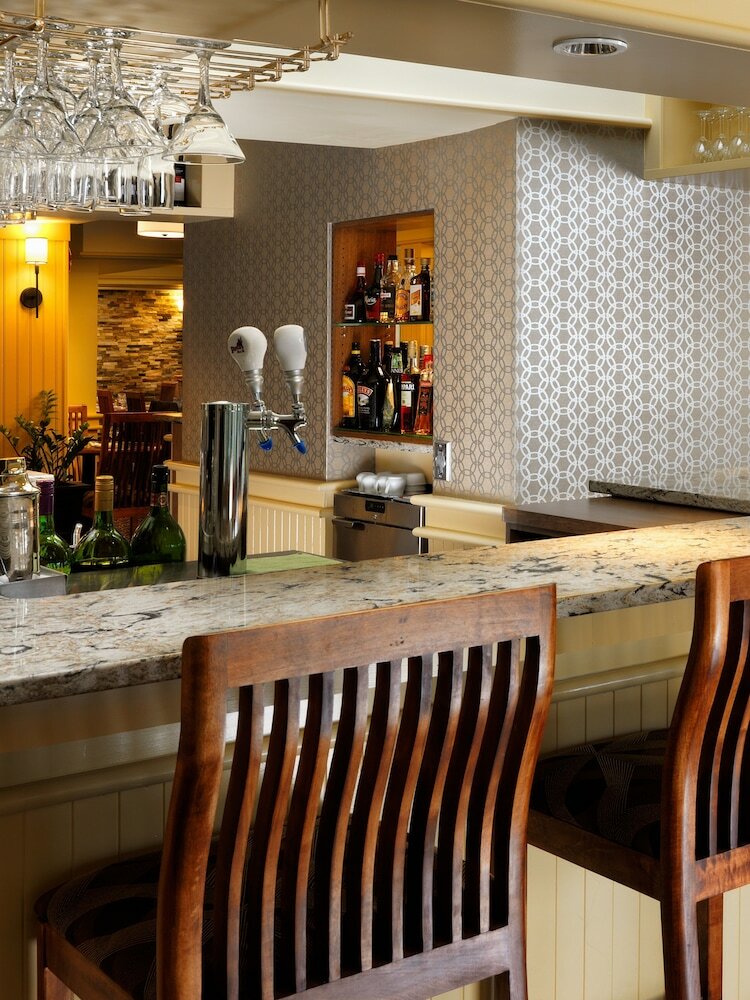 Фото Royal Scot Hotel & Suites