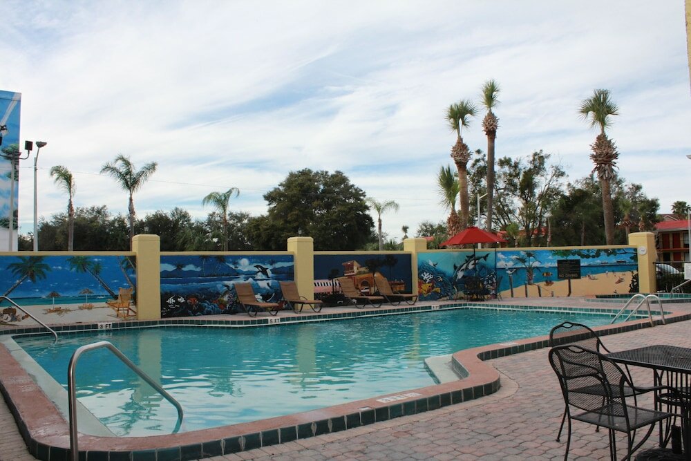 Фото Clarion Inn & Suites Kissimmee-Lake Buena Vista South