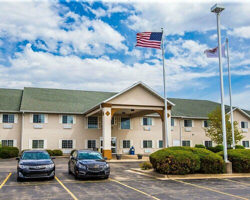 Гостиница Quality Inn & Suites Dixon near I-88