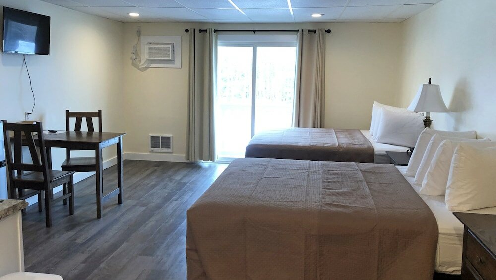 Фото Colonial Inn Ellsworth